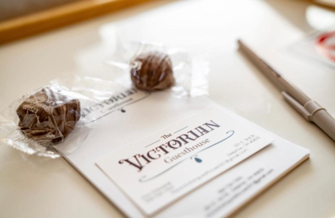 The Victorian Guesthouse Delphos Exterior photo